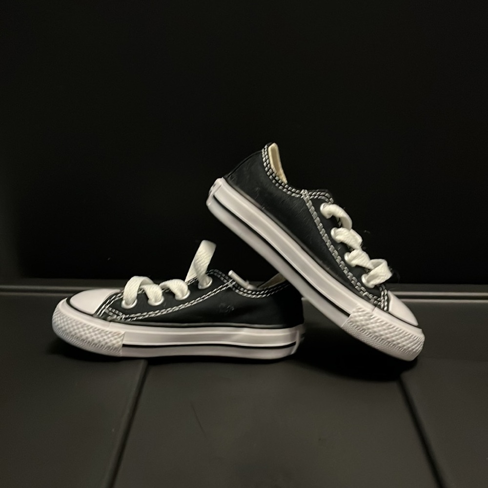 Toddlers Converses- Brand new without tags!